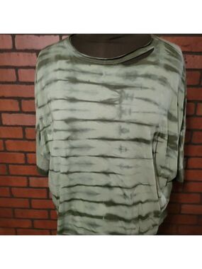Frayed Green Tie Dye T-Shirt with hole at the neckline Size Large